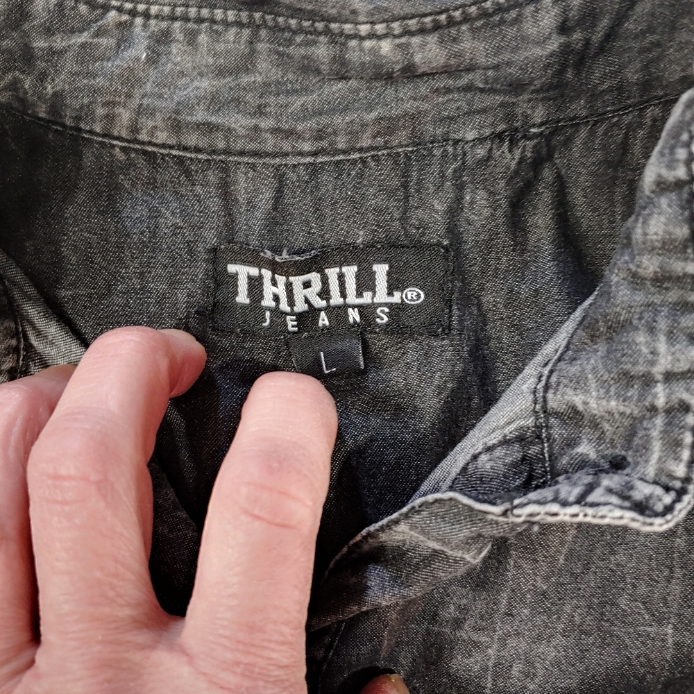 THRILL DISTRESSED BUTTON TOP - Picture 11 of 12